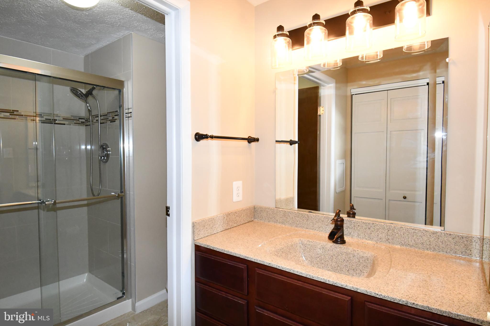 8017 Diving Cliff Lane Springfield, VA 22153 - Photo 16 of 32 Primary En Suite