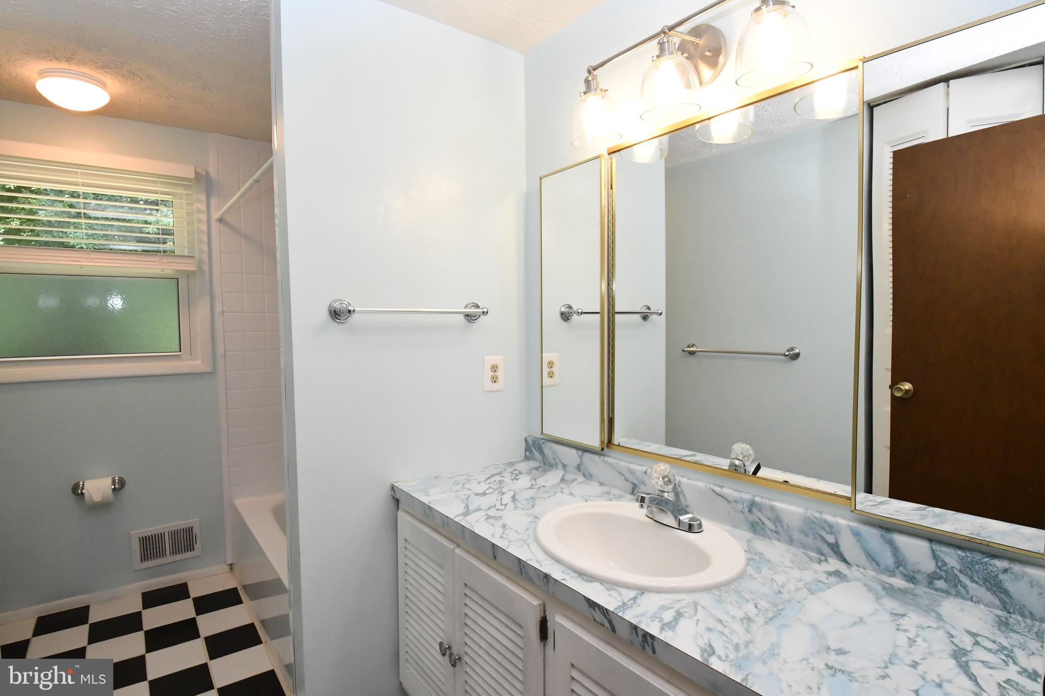 8017 Diving Cliff Lane Springfield, VA 22153 - Photo 22 of 32 Hall Bath