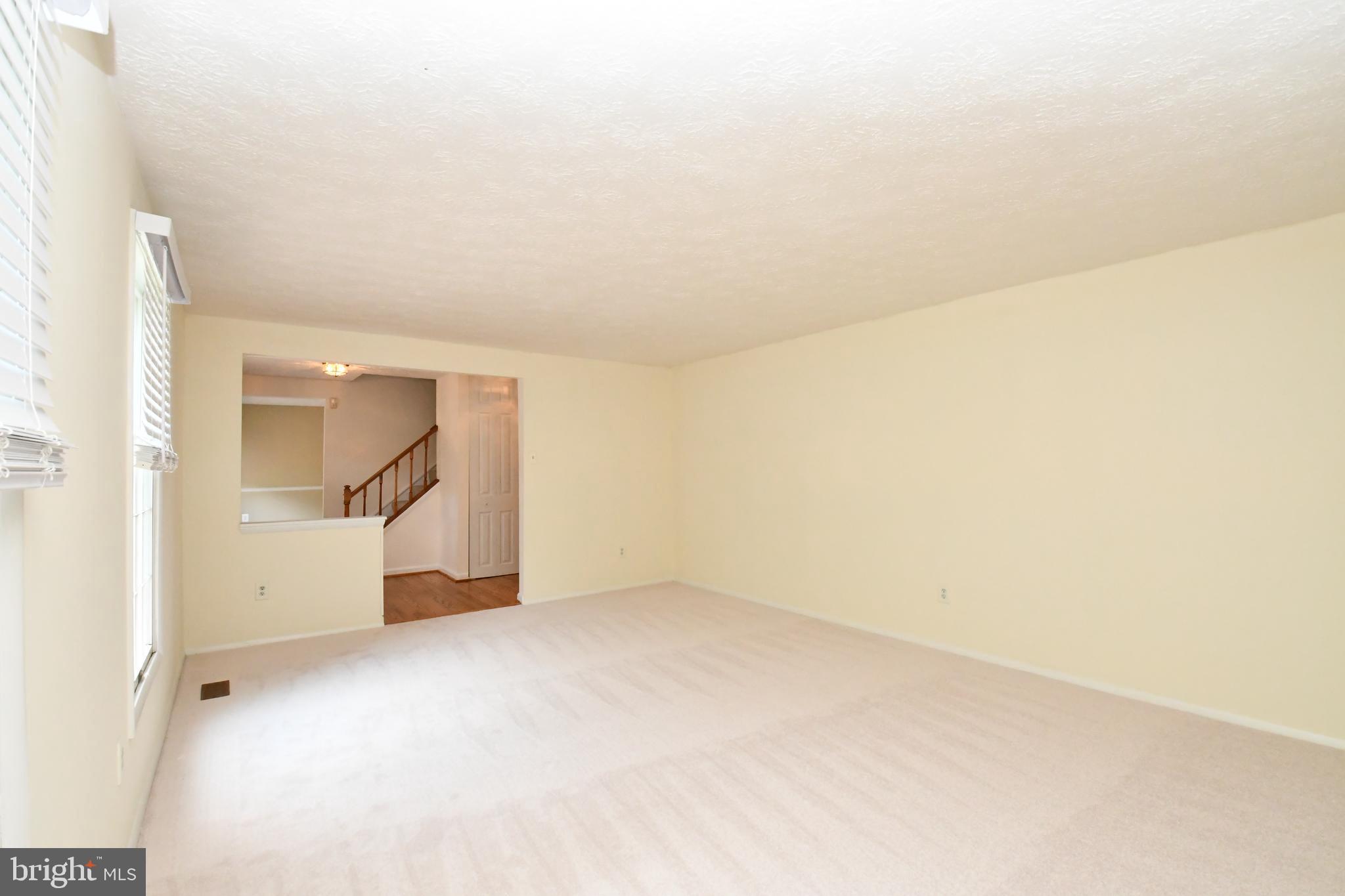 8017 Diving Cliff Lane Springfield, VA 22153 - Photo 4 of 32 Front Room
