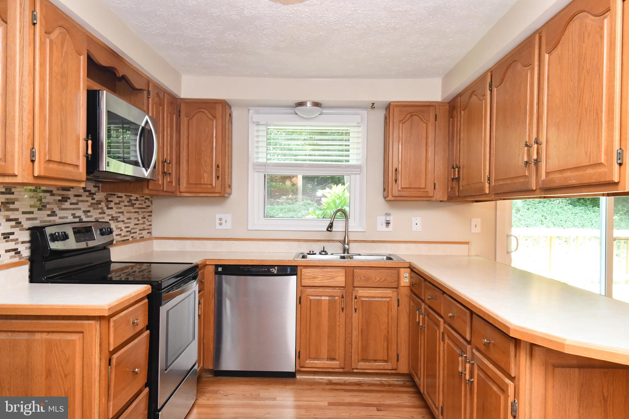 8017 Diving Cliff Lane Springfield, VA 22153 - Photo 8 of 32 Kitchen