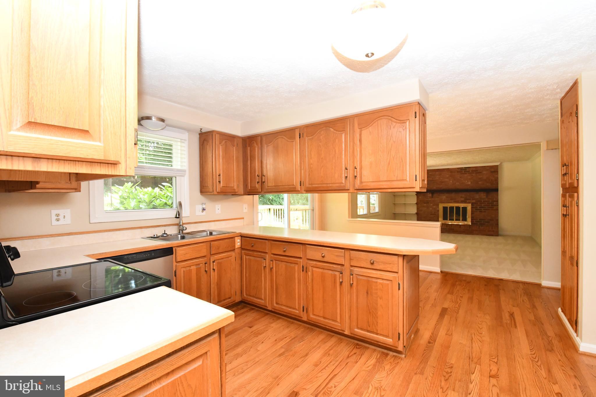 8017 Diving Cliff Lane Springfield, VA 22153 - Photo 10 of 32 Kitchen