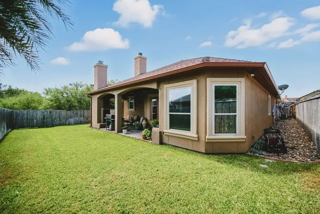 a view of a house with backyard and porch
