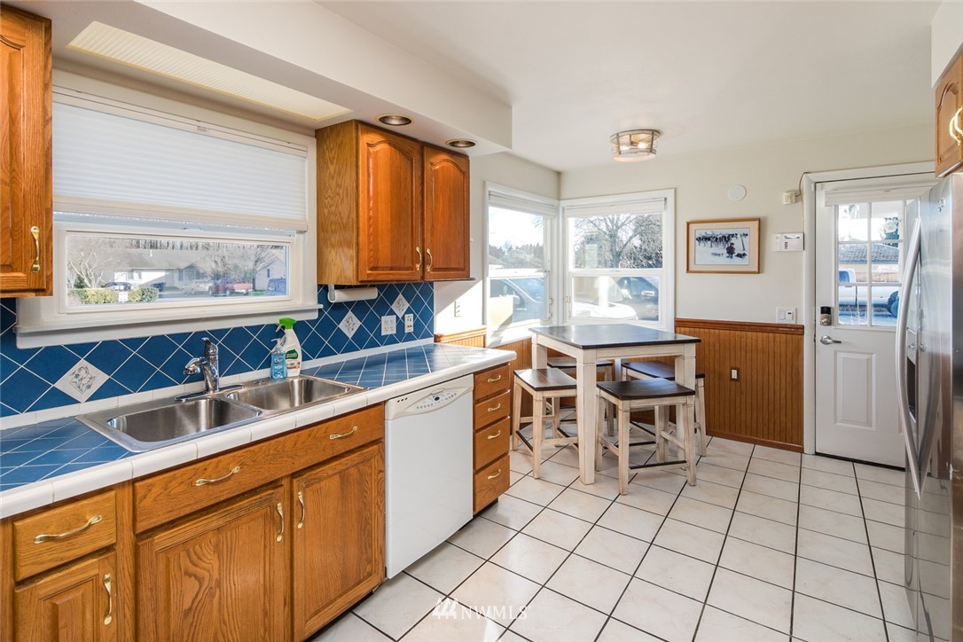18489 Andis Road Burlington, WA 98233 - Photo 6 of 38 Gallery Image 6