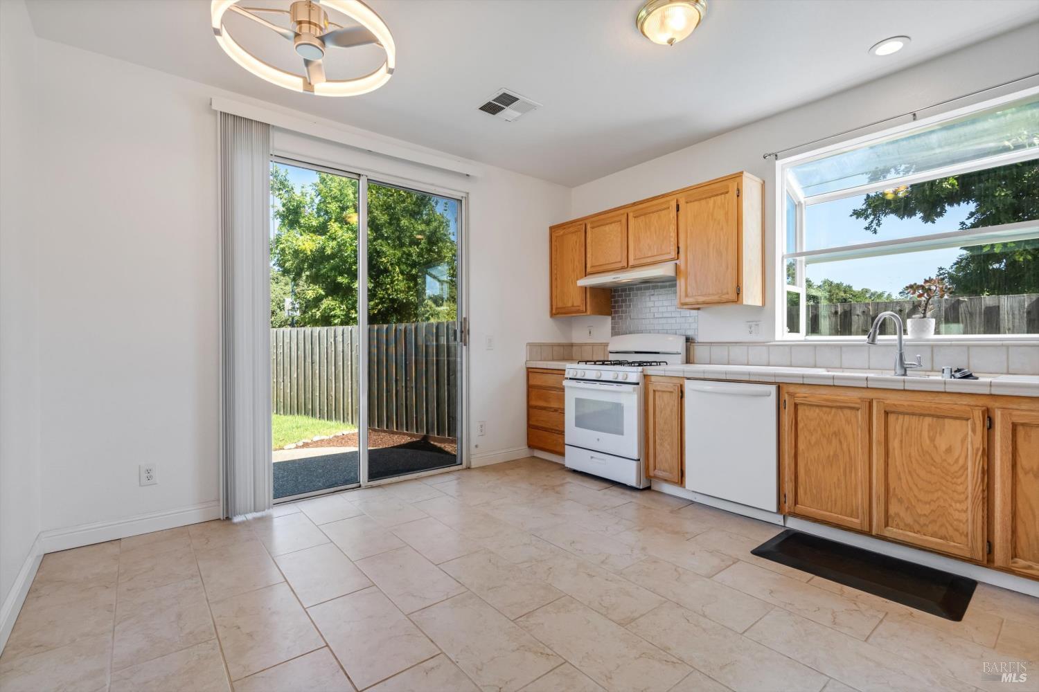 2424 Amethyst Way Santa Rosa, CA 95404 - Photo 8 of 29
