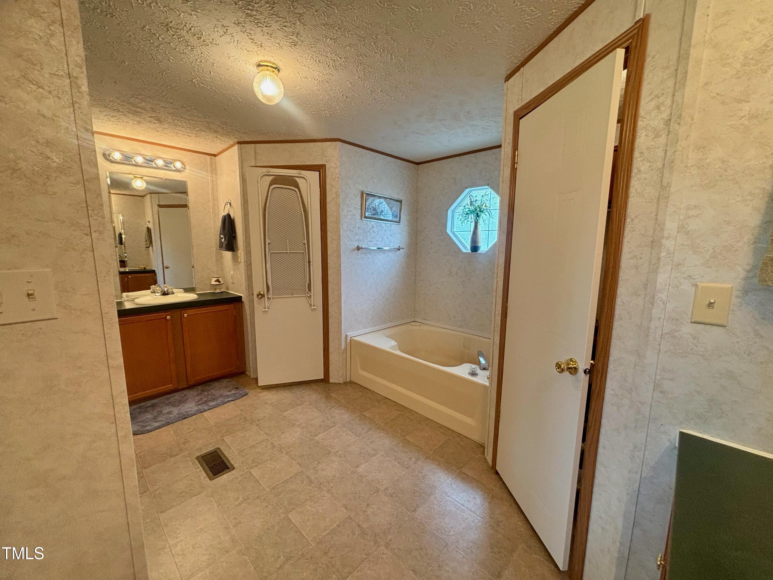 1492 Evans Road Princeton, NC 27569 - Photo 17 of 26 Primary bathroom -soaking tub