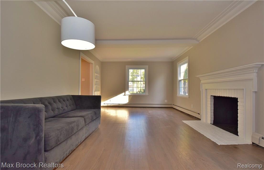 1491 Oxford Road Grosse Pointe, MI 48236 - Photo 30 of 46 living room 6.JPG