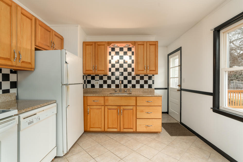 42 Rogers Road Yarmouth, ME 04096 - Photo 8 of 36 42RogersRoad-3
