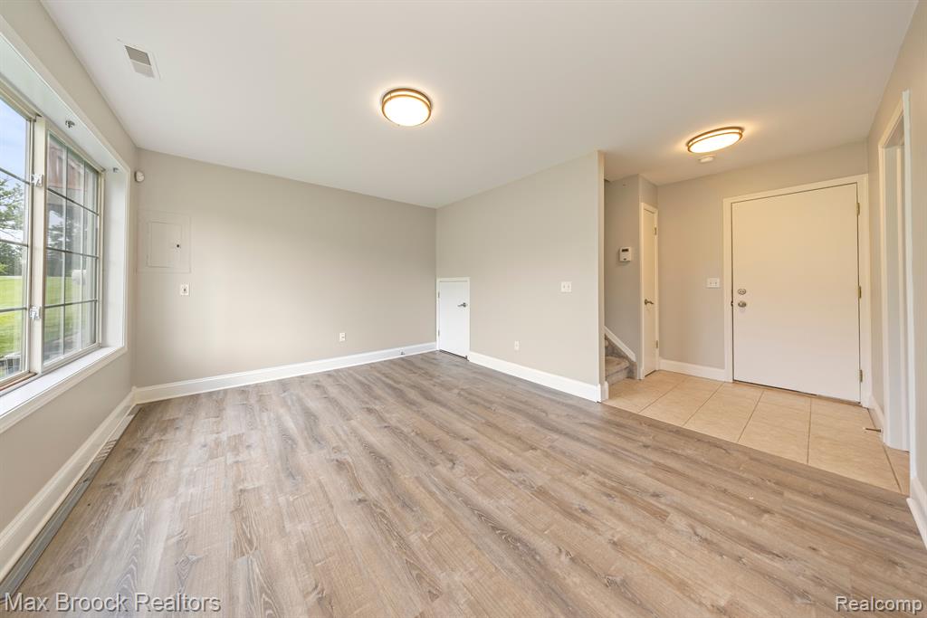 315 Oak Ridge Drive Pontiac, MI 48341 - Photo 17 of 26