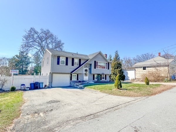 6 Clinton Street Methuen, MA 01844 - Photo 4 of 31