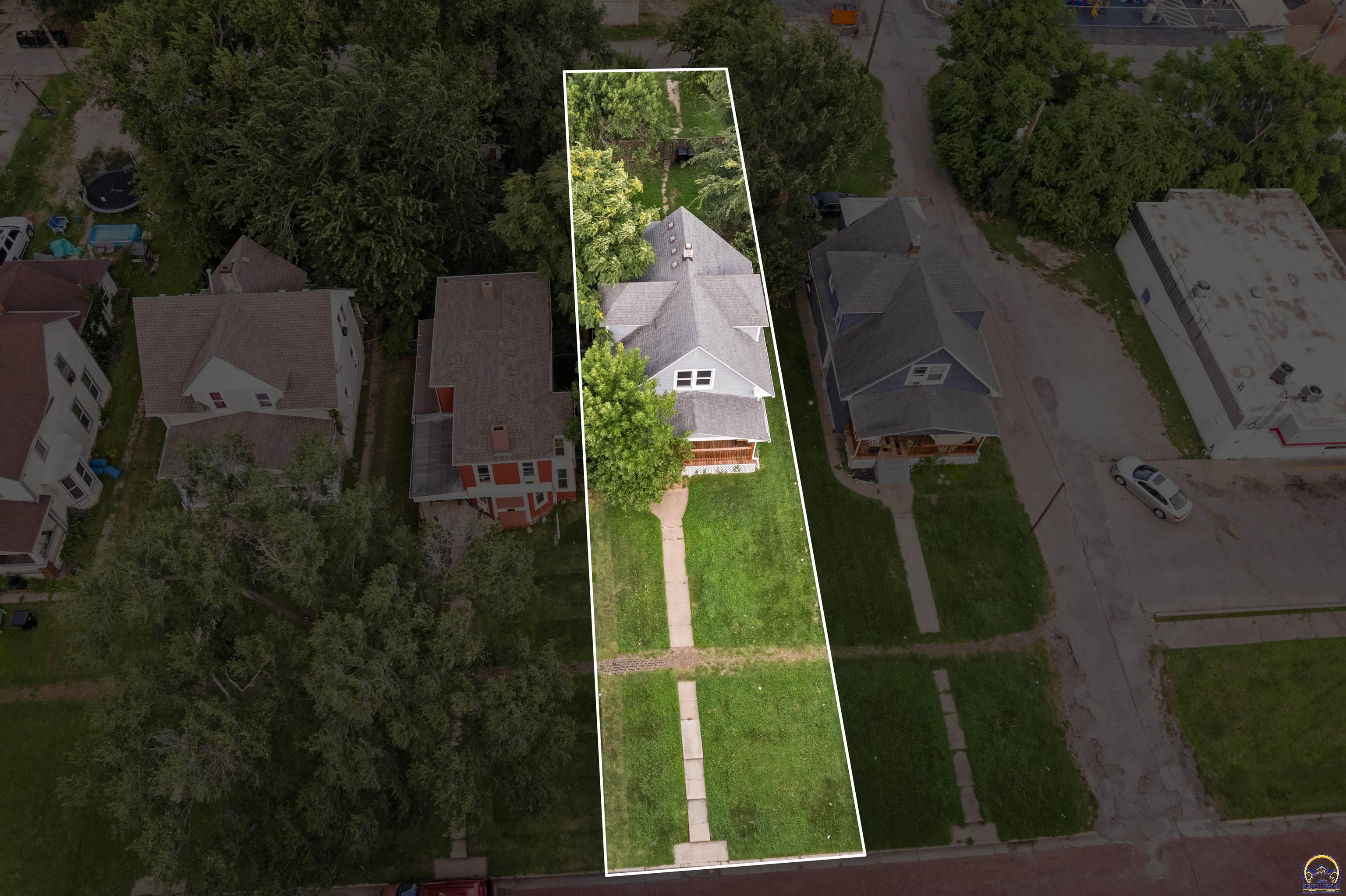 518 Southwest Lane Street Topeka, KS 66606 - Photo 4 of 56