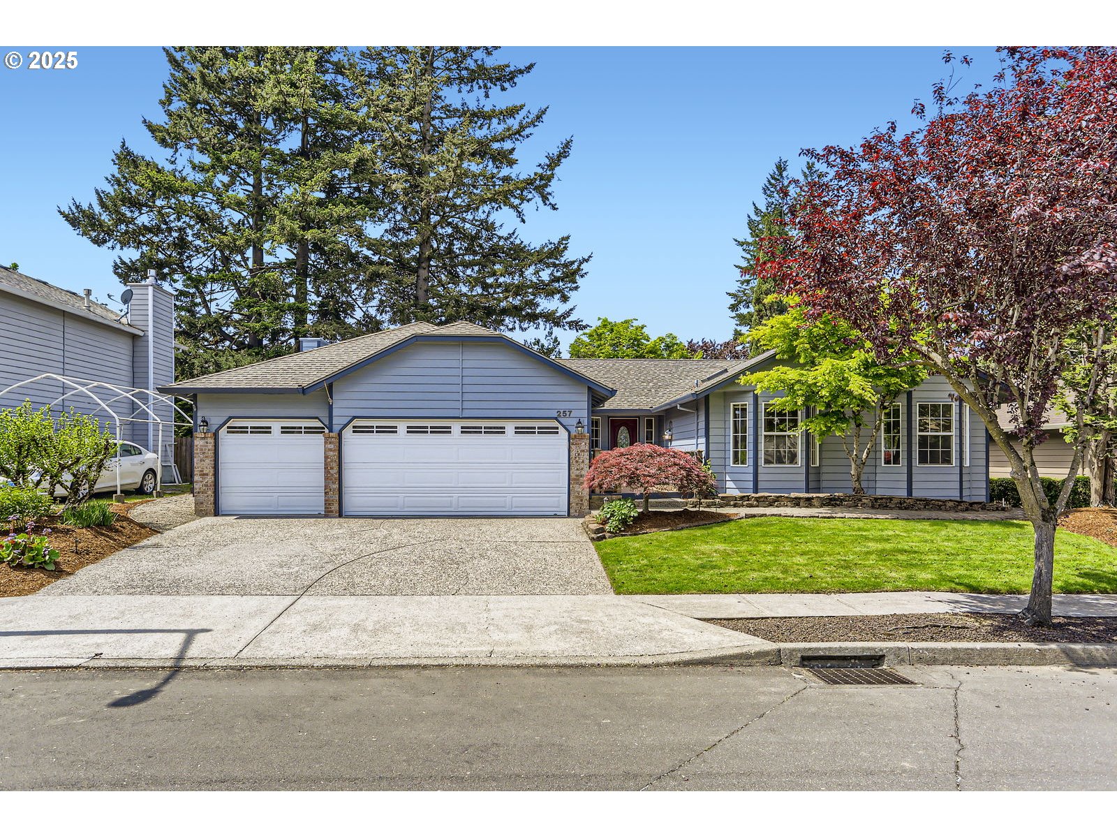 257 Southwest Nancy Circle Gresham, OR 97030 - Photo 1 of 36 a front view of a house with a yard and garage