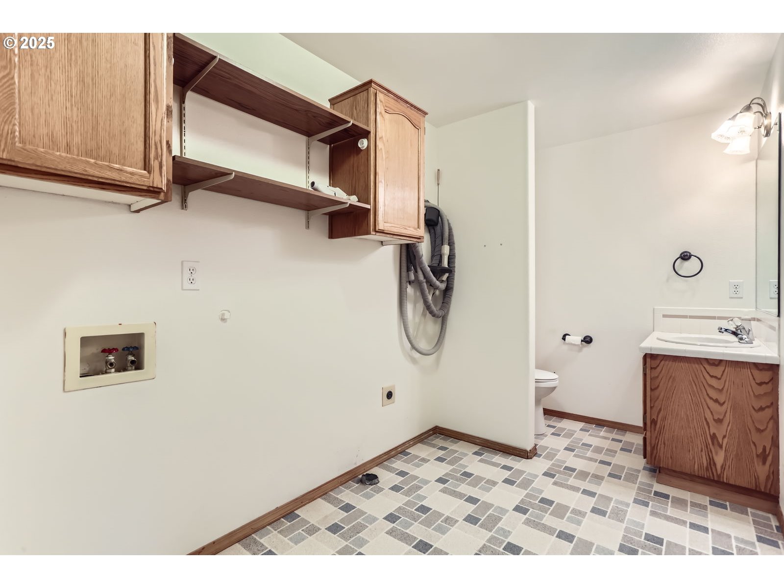 257 Southwest Nancy Circle Gresham, OR 97030 - Photo 15 of 36 a view of a storage & utility room