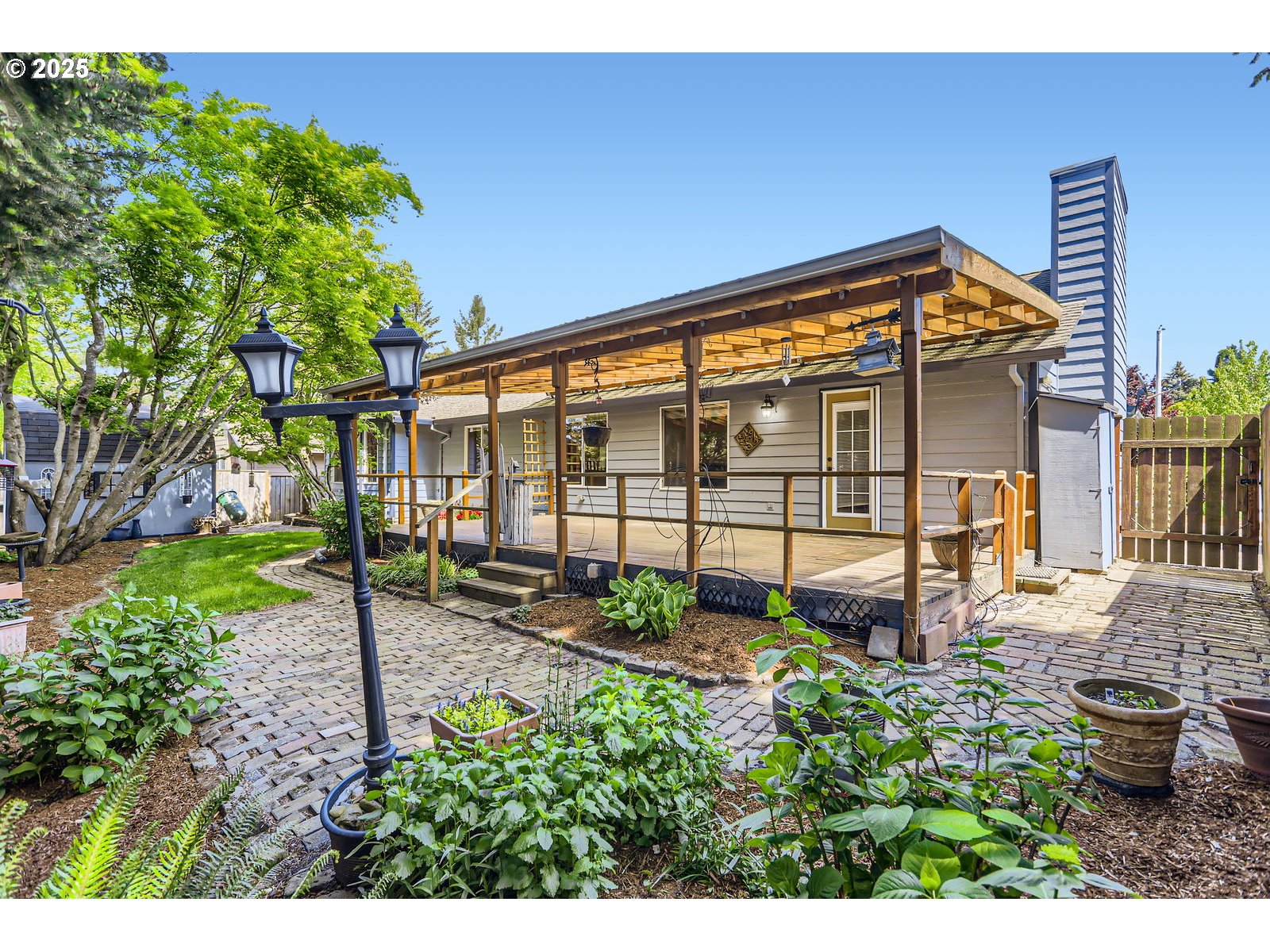 257 Southwest Nancy Circle Gresham, OR 97030 - Photo 28 of 36 a backyard of a house with lots of green space