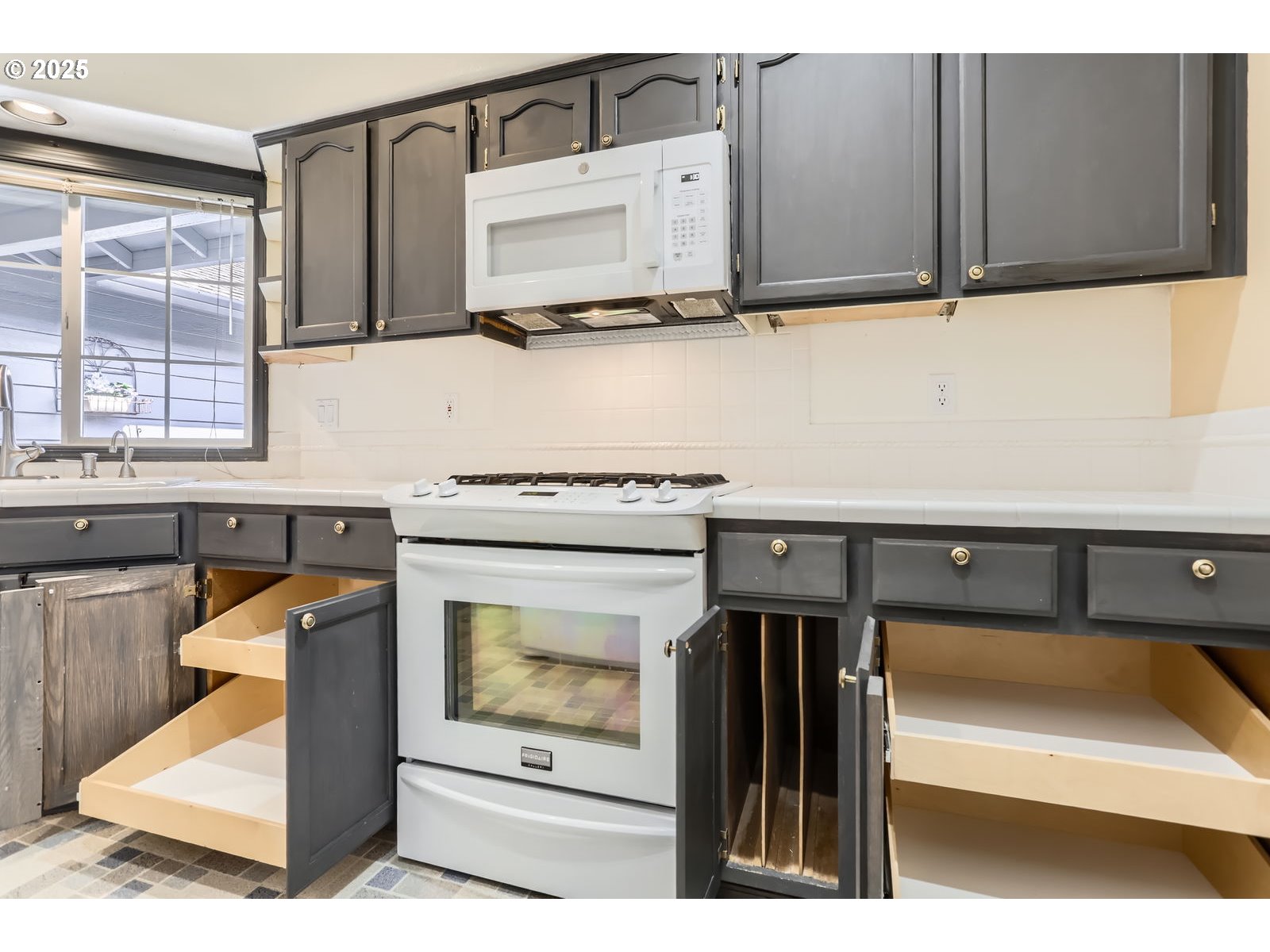 257 Southwest Nancy Circle Gresham, OR 97030 - Photo 9 of 36 a stove top oven sitting inside of a kitchen