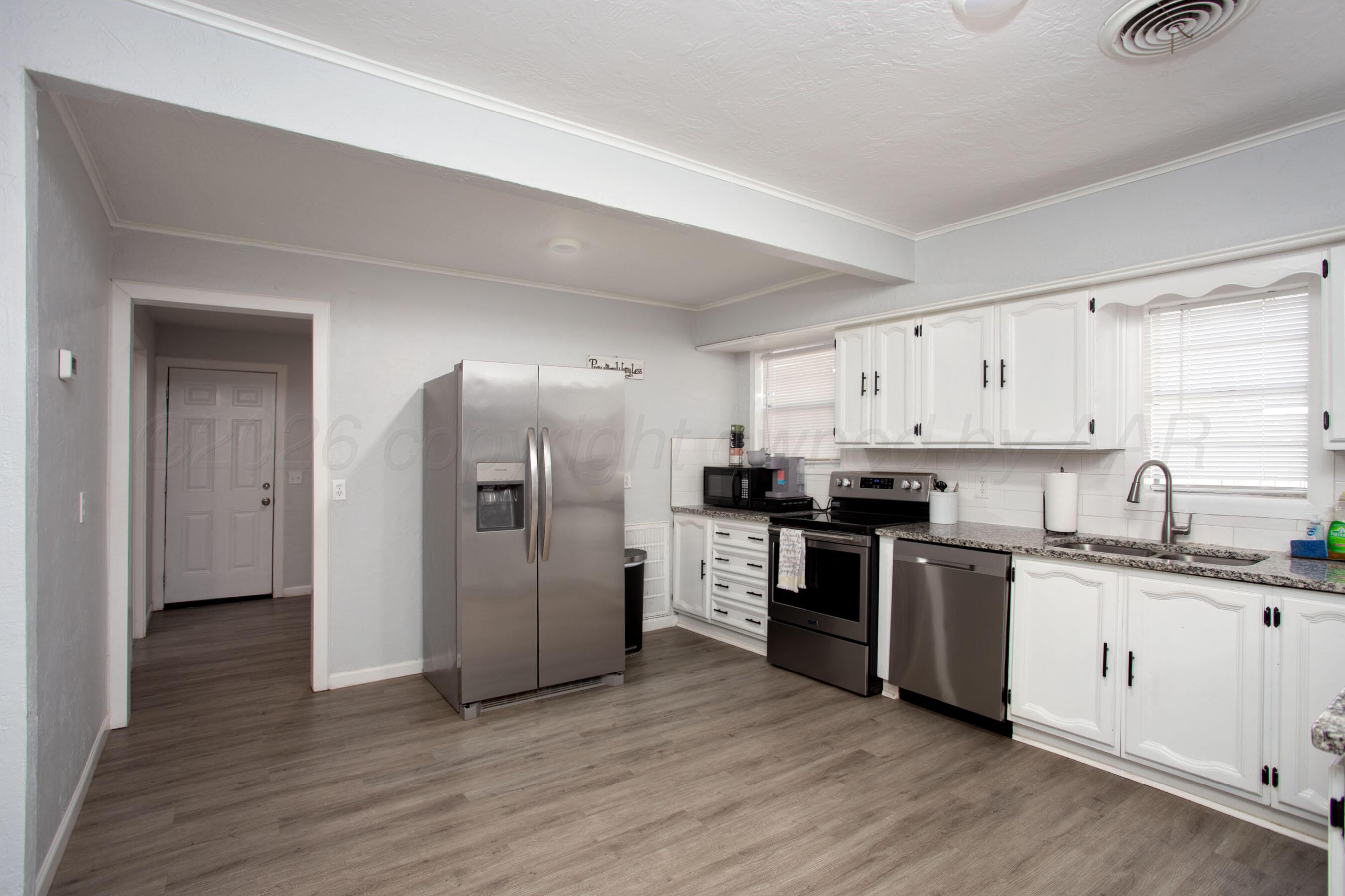 1409 West Interstate Highway 40 Amarillo, TX 79109 - Photo 9 of 28 kitchen