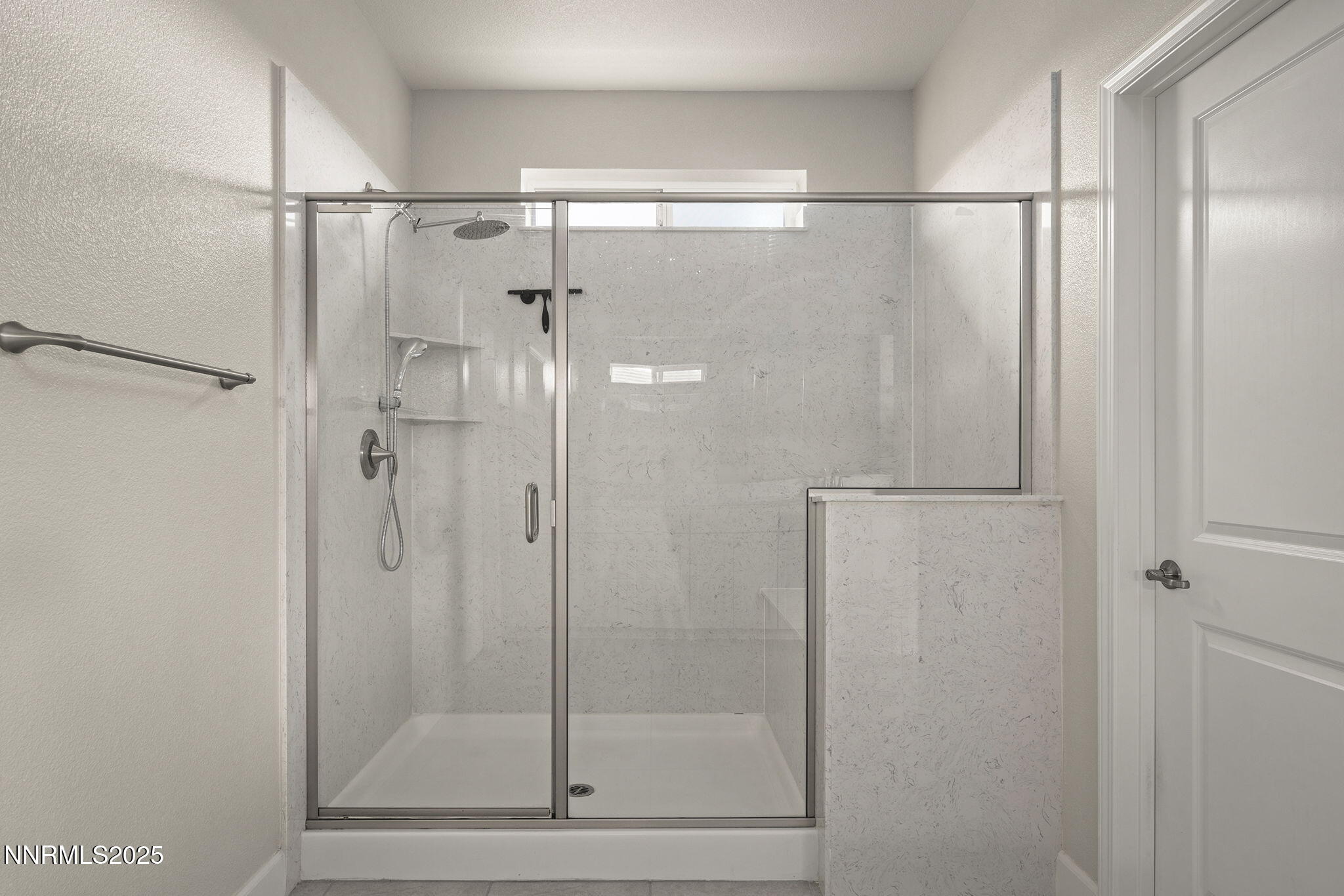 1119 Roswell Road Sparks, NV 89436 - Photo 23 of 35 a bathroom with a glass shower door