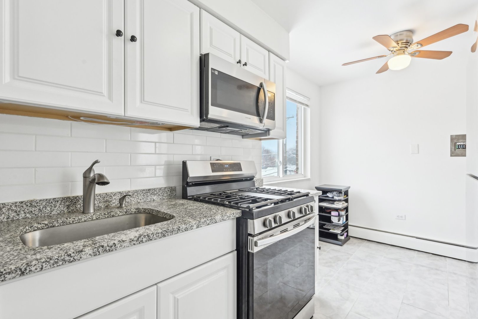 2119 Howard Street, Unit 3E Chicago, IL 60202 - Photo 7 of 19