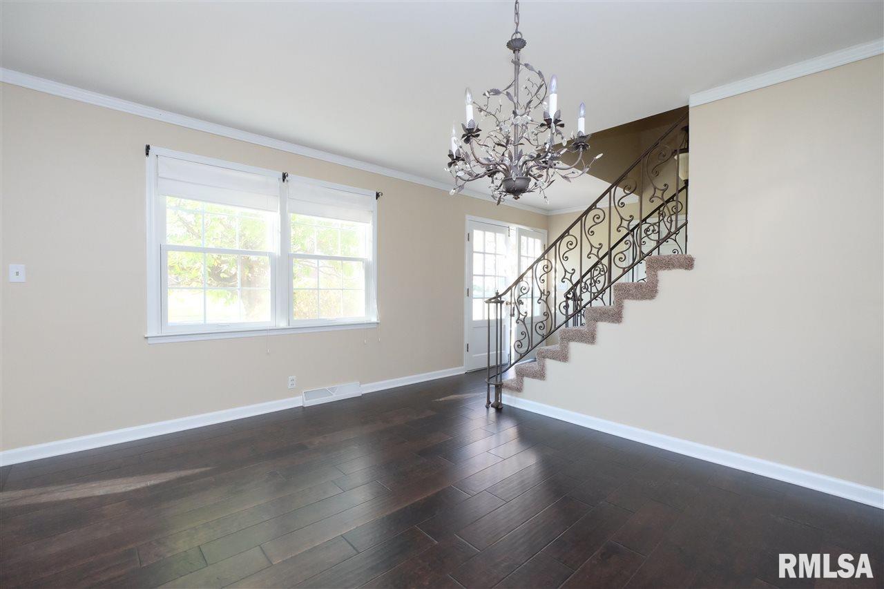 1009 Kingsbury Road Washington, IL 61571 - Photo 4 of 36 Gallery Image 4