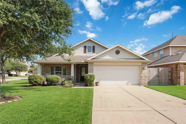 $299,900 | 10015 Lynnwood Drive, Baytown, TX 77521