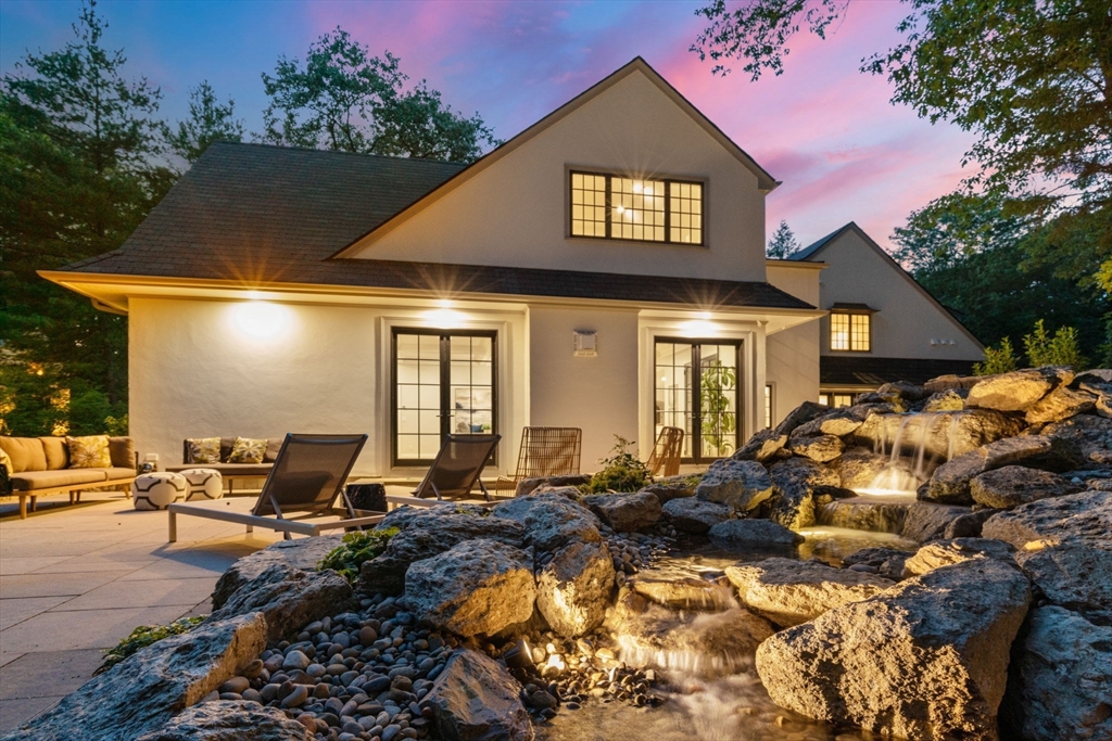 194 Hobart Road Newton, MA 02467 - Photo 32 of 37 a living room with furniture