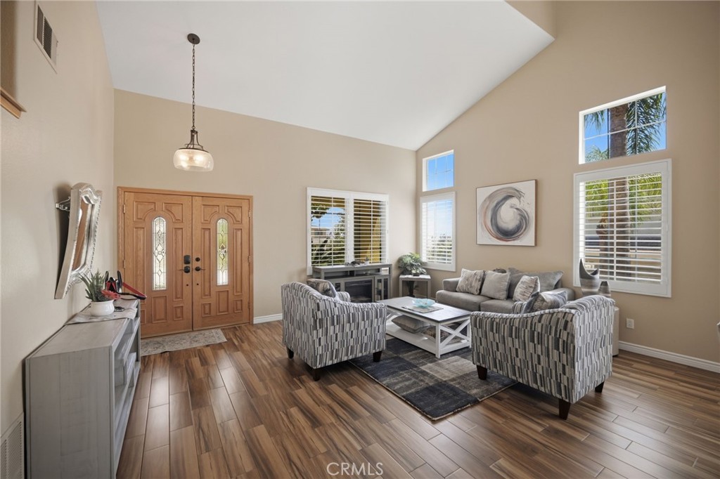 5526 Cheyenne Court Rancho Cucamonga, CA 91739 - Photo 4 of 46 Living Room
