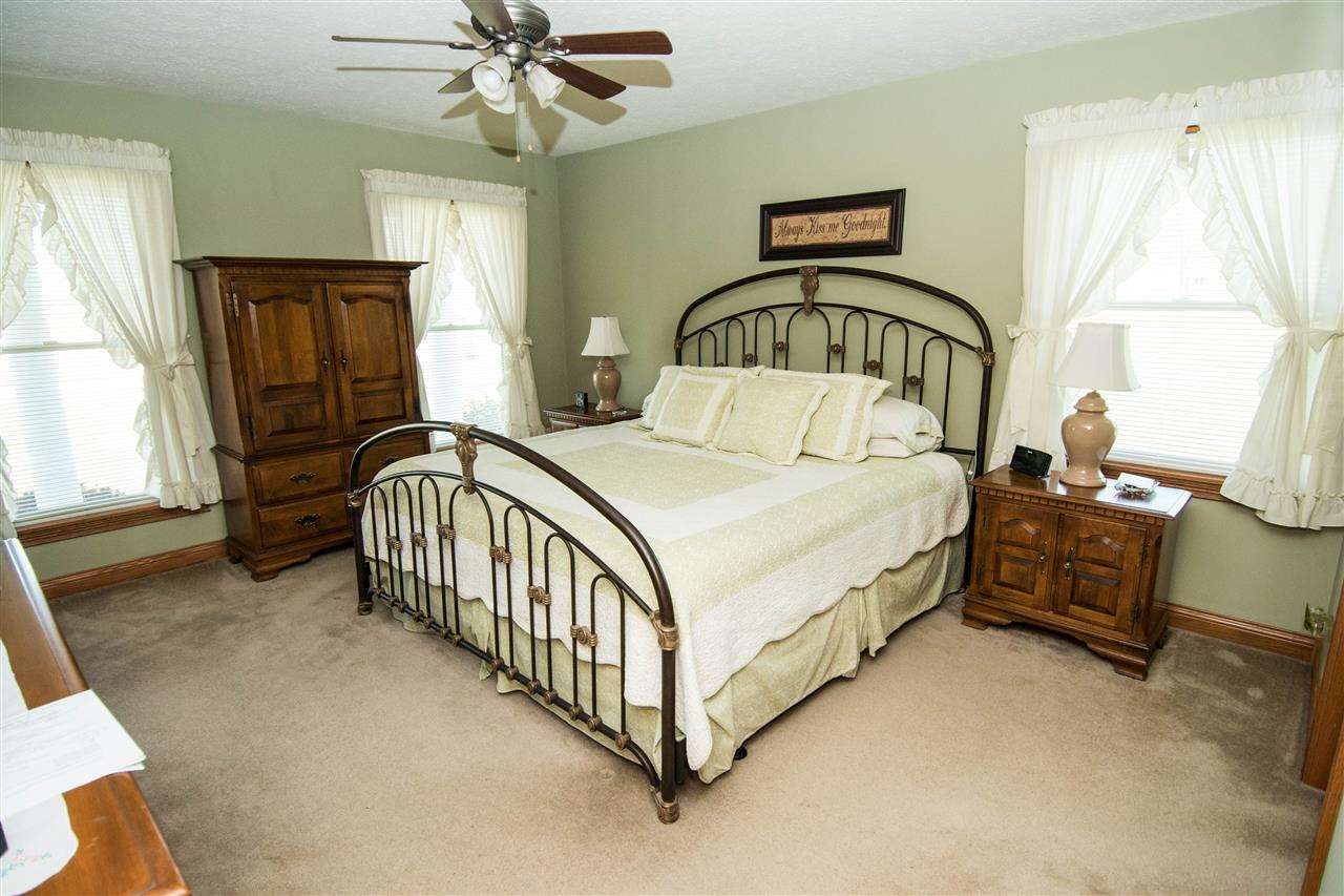 1742 South Henderson Road Vincennes, IN 47591 - Photo 9 of 17 Gallery Image 9