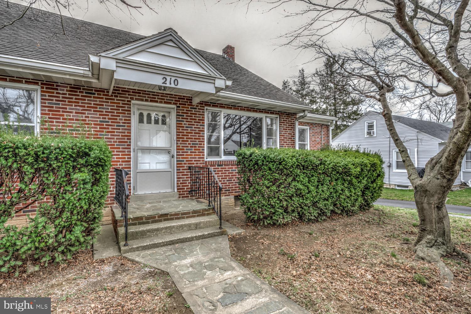 210 Rosedale Avenue Lancaster, PA 17603 - Photo 3 of 41 Gallery Image 3