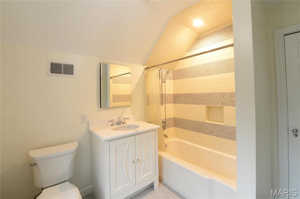 9043 Ladue Road Ladue, MO 63124 - Photo 43 of 63