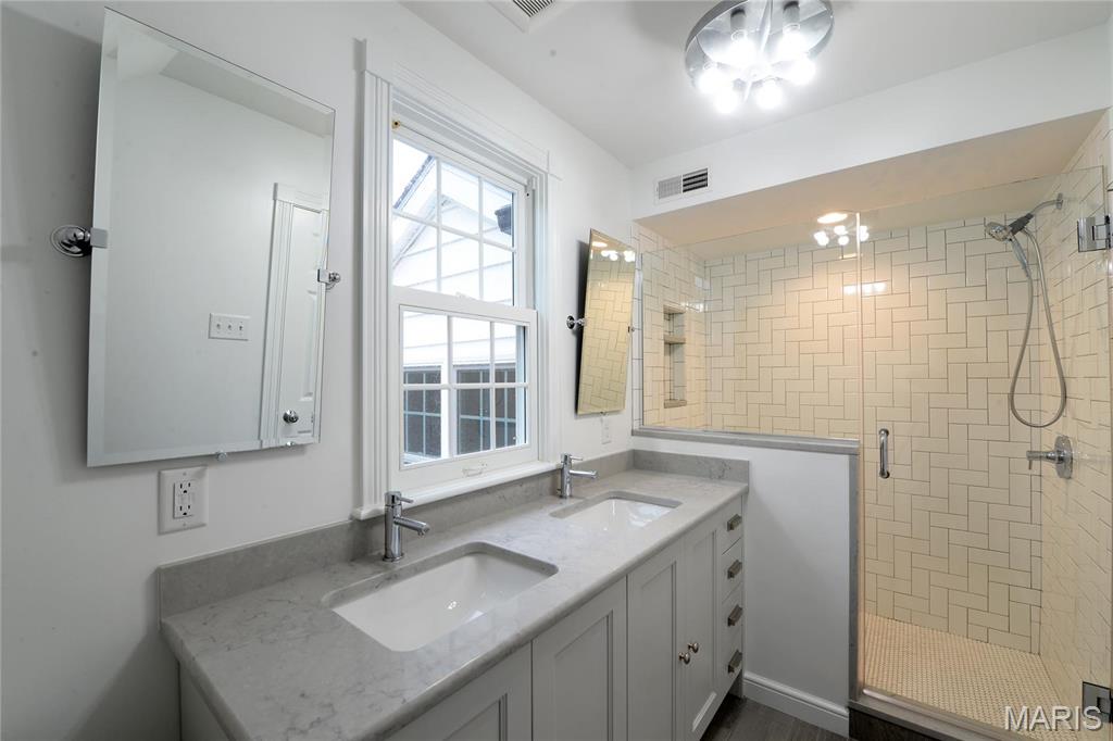 9043 Ladue Road Ladue, MO 63124 - Photo 48 of 63