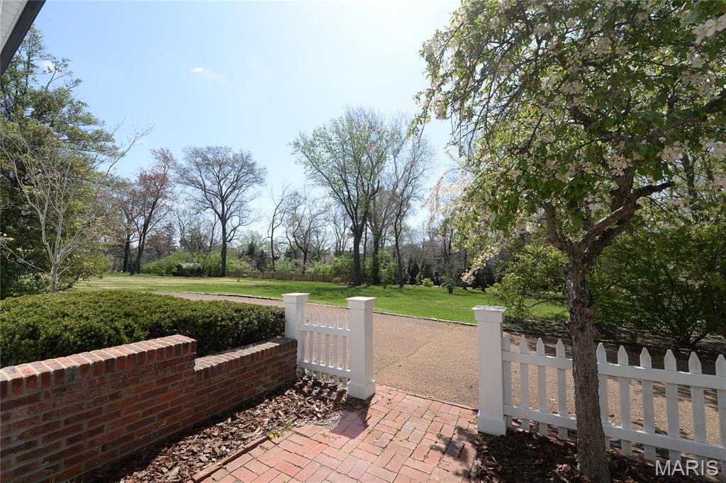 9043 Ladue Road Ladue, MO 63124 - Photo 61 of 63
