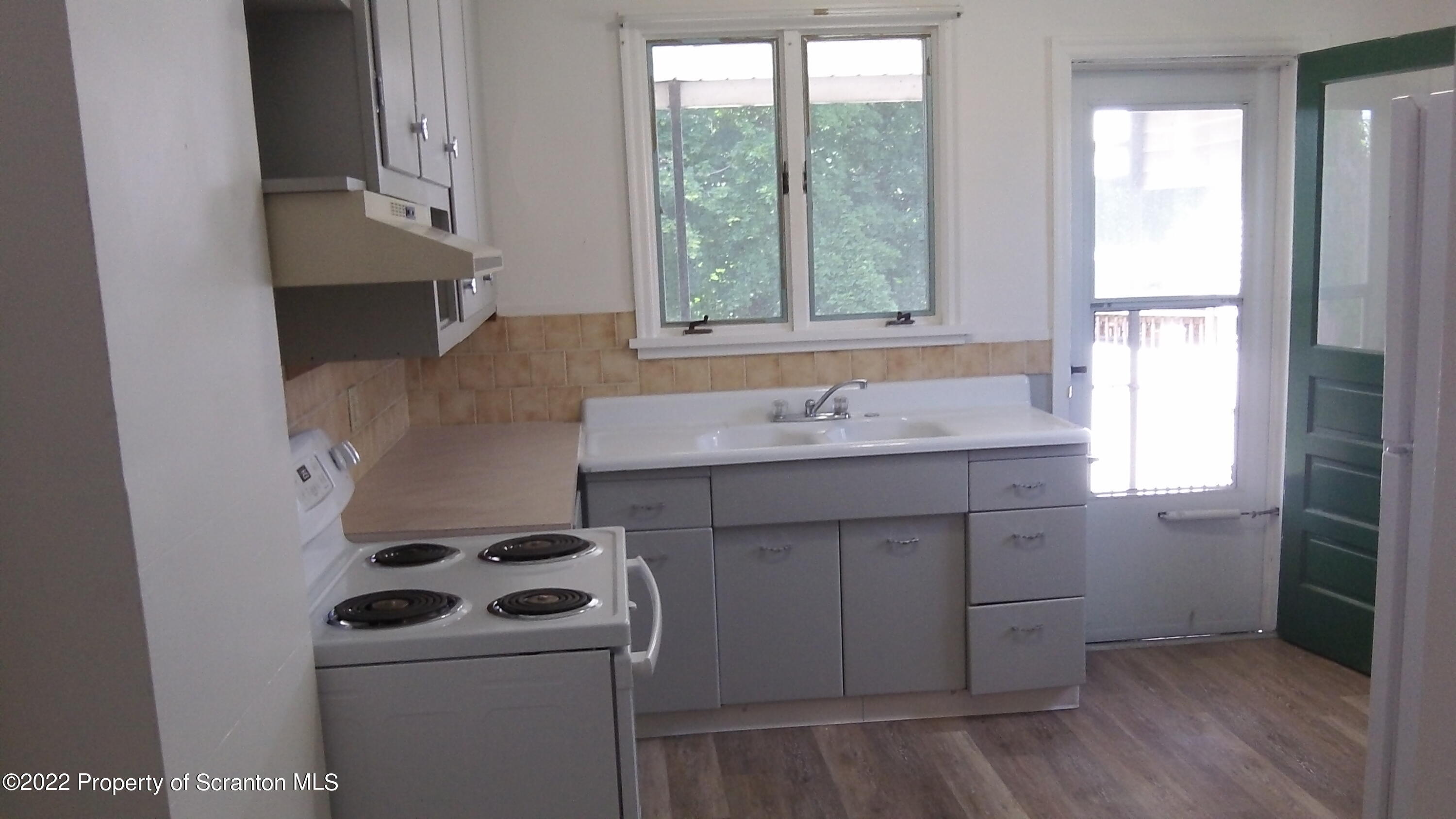 218 Chestnut Street Dunmore, PA 18512 - Photo 2 of 8 101_0468