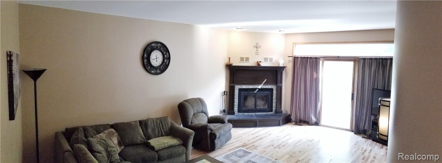 3379 Edmunton Drive Rochester, MI 48306 - Photo 10 of 49 20180914_174437.jpg