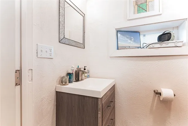 $850,000 | 5 Shadberry Trail, South Kingstown, RI 02879