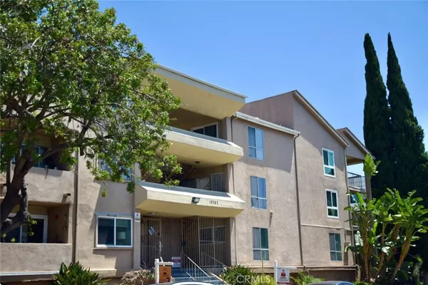 $539,000 | 10757 Hortense Street, Unit 304, Toluca Lake, CA 91602