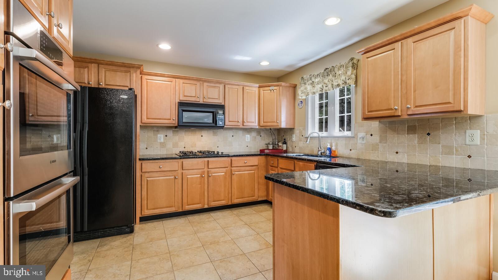 121 Mclaughlin Drive Aston, PA 19014 - Photo 16 of 47