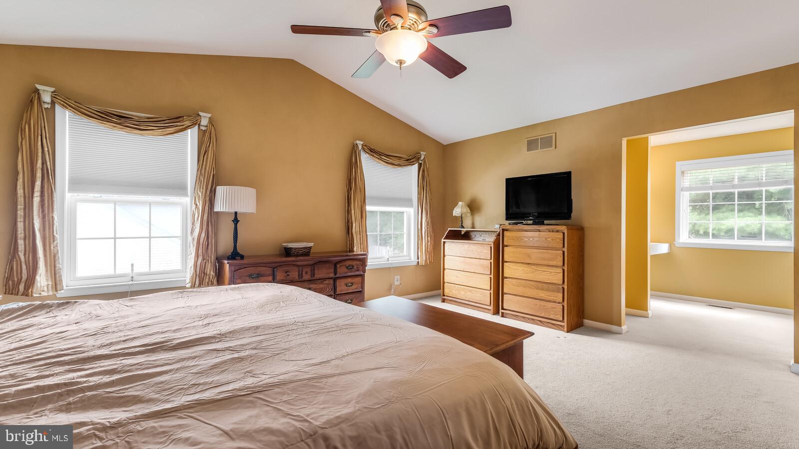 121 Mclaughlin Drive Aston, PA 19014 - Photo 27 of 47