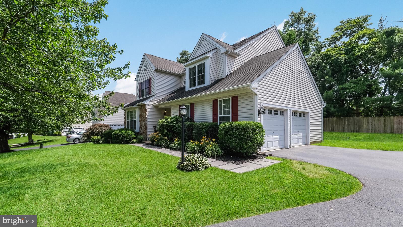 121 Mclaughlin Drive Aston, PA 19014 - Photo 4 of 47