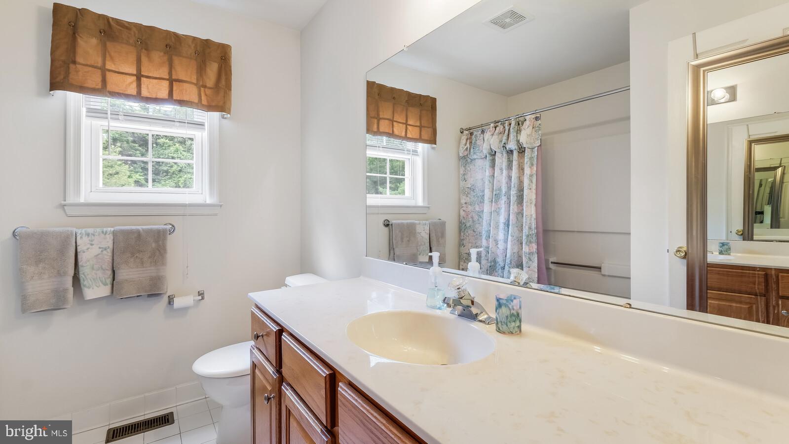 121 Mclaughlin Drive Aston, PA 19014 - Photo 36 of 47