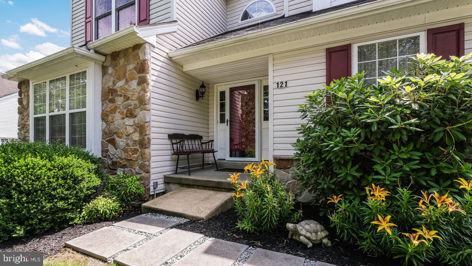 121 Mclaughlin Drive Aston, PA 19014 - Photo 5 of 47