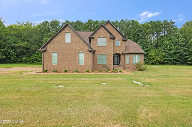 $525,000 | 515 Ridgewood Drive, Henderson, TN 38340