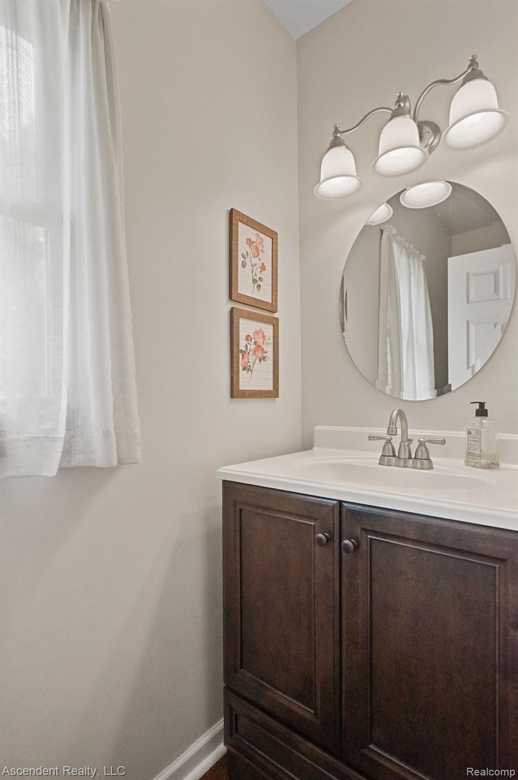 3191 Landview Drive Rochester, MI 48306 - Photo 16 of 42 Powder room