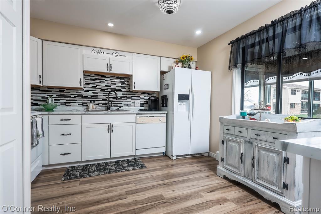 1700 River Road, Unit 10 Marysville, MI 48040 - Photo 8 of 28