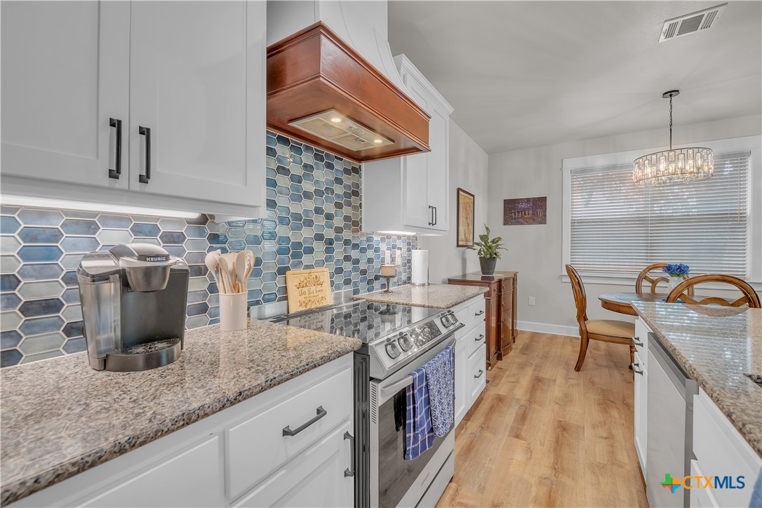 1601 Badger Lane Lampasas, TX 76550 - Photo 8 of 29 a kitchen with granite countertop lots of counter top space