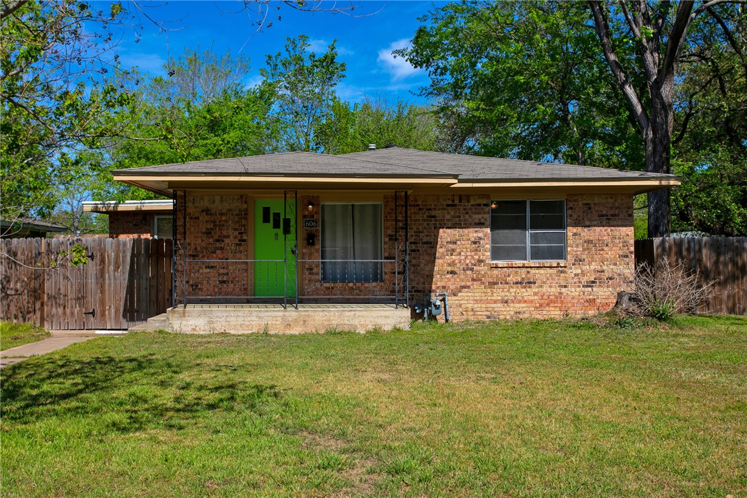 606 Wheelock Street Hearne, TX 77859 - Photo 2 of 34