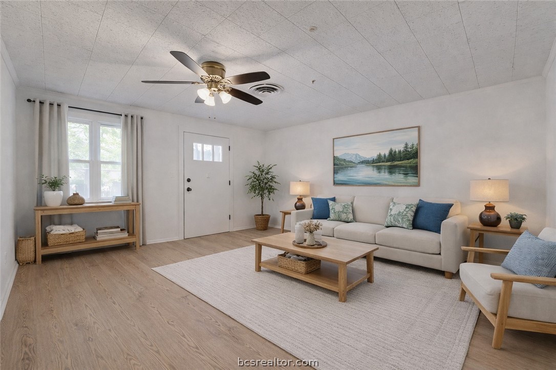 606 Wheelock Street Hearne, TX 77859 - Photo 4 of 34 Virtually Staged