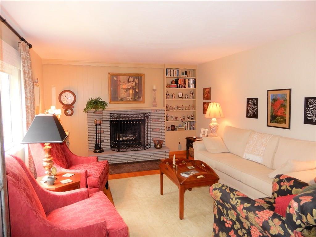 918 Bebout Road Venetia, PA 15367 - Photo 3 of 25 Living Room 918 Bebout Road