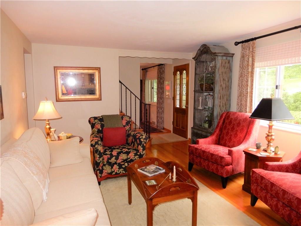 918 Bebout Road Venetia, PA 15367 - Photo 4 of 25 Living Room 918 Bebout Road