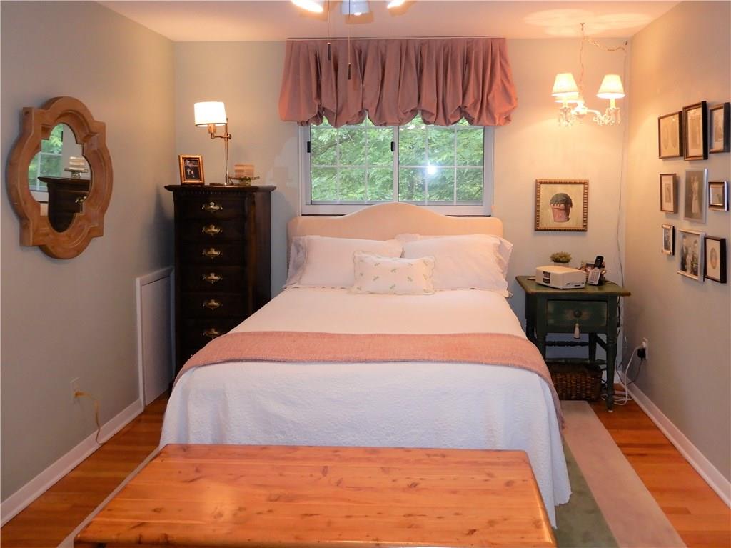 918 Bebout Road Venetia, PA 15367 - Photo 9 of 25 1st Floor Master Bedroom 918 Bebout Road