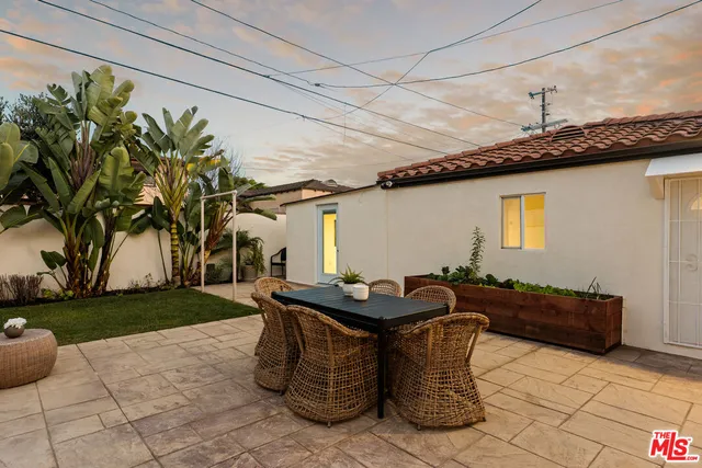 a table and chair sitting in backyard of house