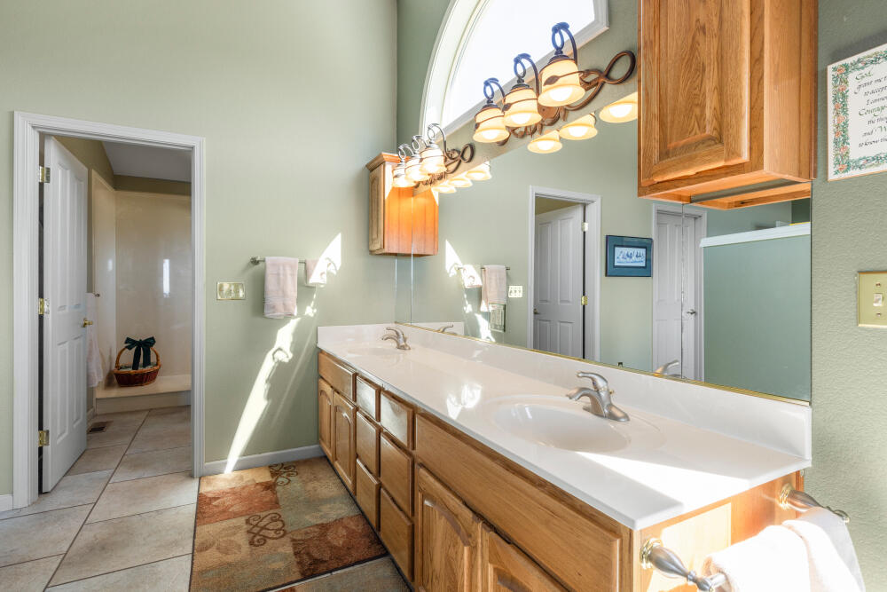 4865 Sunset Ridge Road Klamath Falls, OR 97601 - Photo 17 of 33 4865SunsetRidgeRd-58